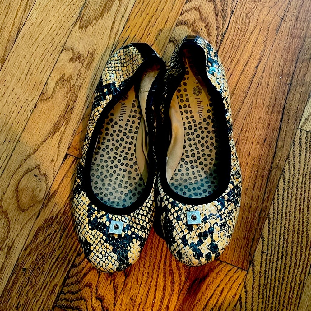 LINDSAY PHILLIPS LIZ SZ 7 SNAKESKIN PRINT LEATHER FLATS EC